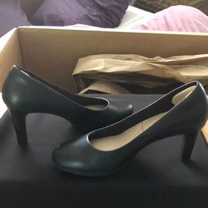 Clarks Soft Cushion Collection pumps